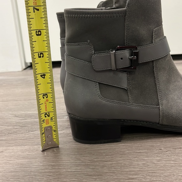 Isaac Mizrahi Live! Women’s Saran Zip Ankle Gray Suede Boot - size 9 - Picture 11 of 11
